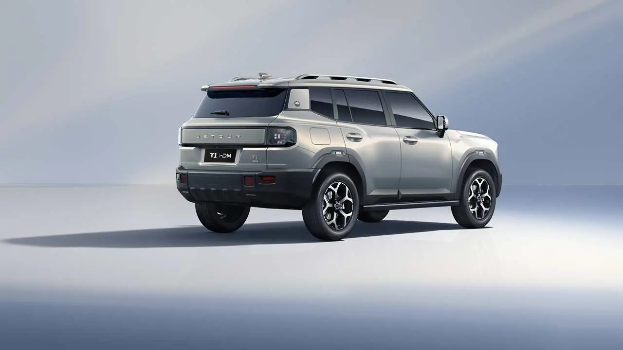 El Jetour T1 tiene una estética robusta, con líneas bien off road.
