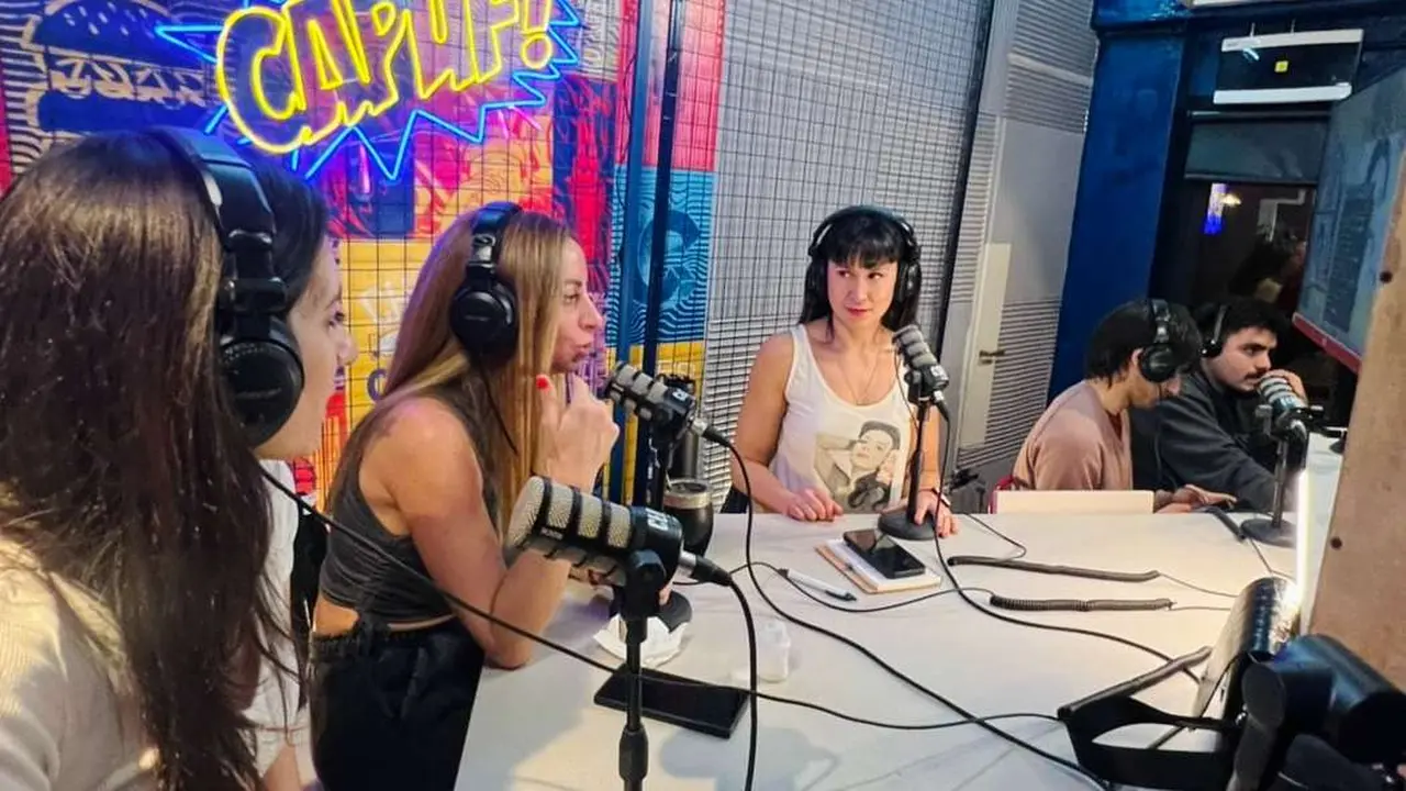 La programación cubre distintos formatos, con una grilla semanal de lunes a viernes 