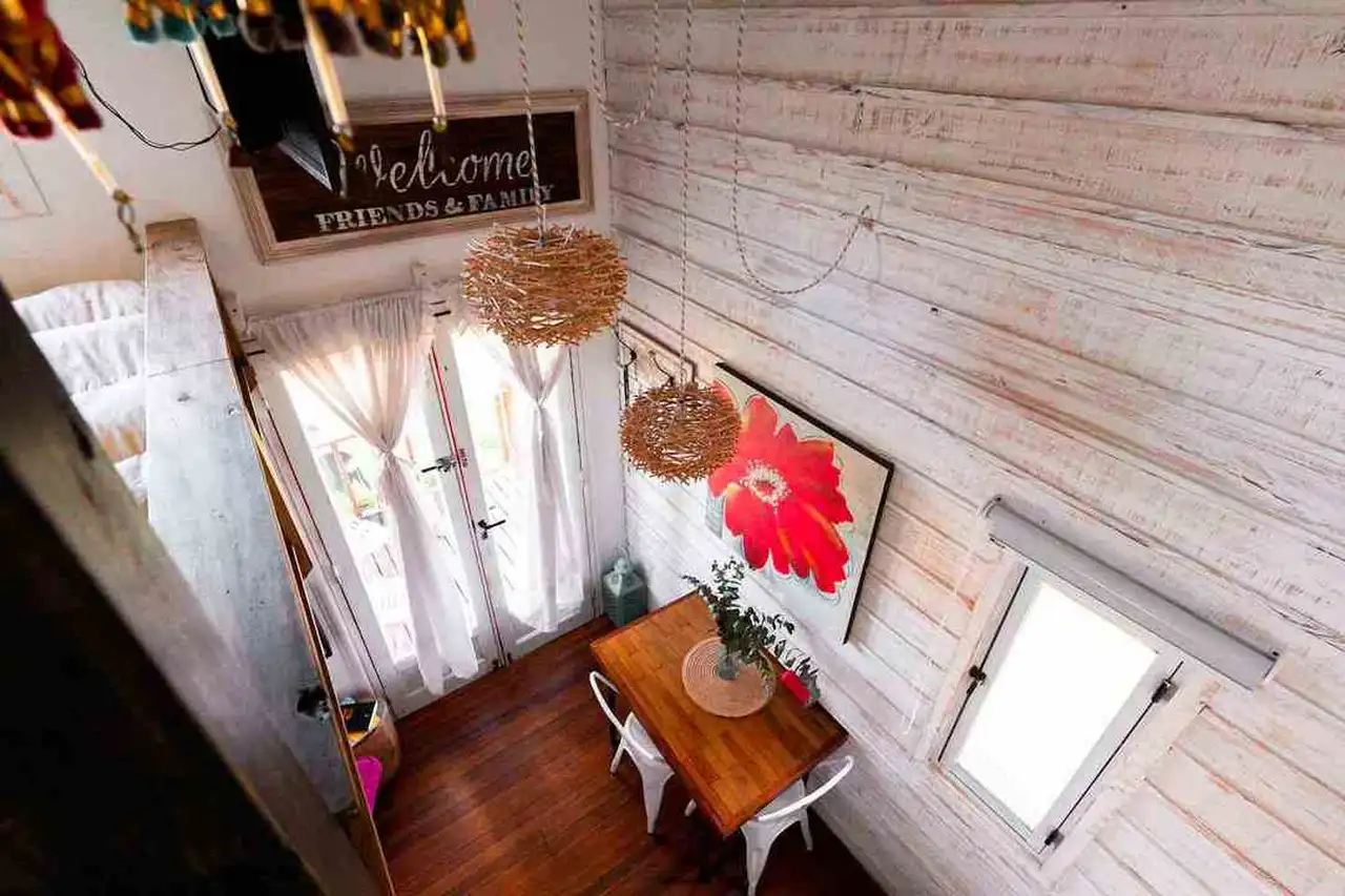 El desarrollador del proyecto cuenta con un complejo de tiny houses en la zona: Refugio Santa Isabel