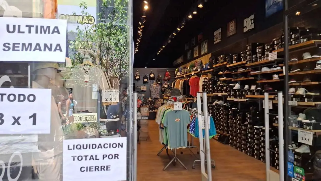 local de reconocidas marcas liquida 3x1 por cierre