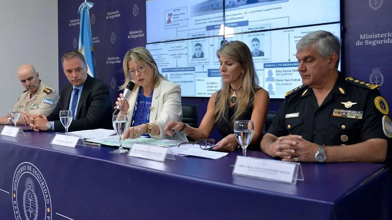 Adorni, Monteoliva y Arroyo Salgado brindaron una conferencia de prensa
