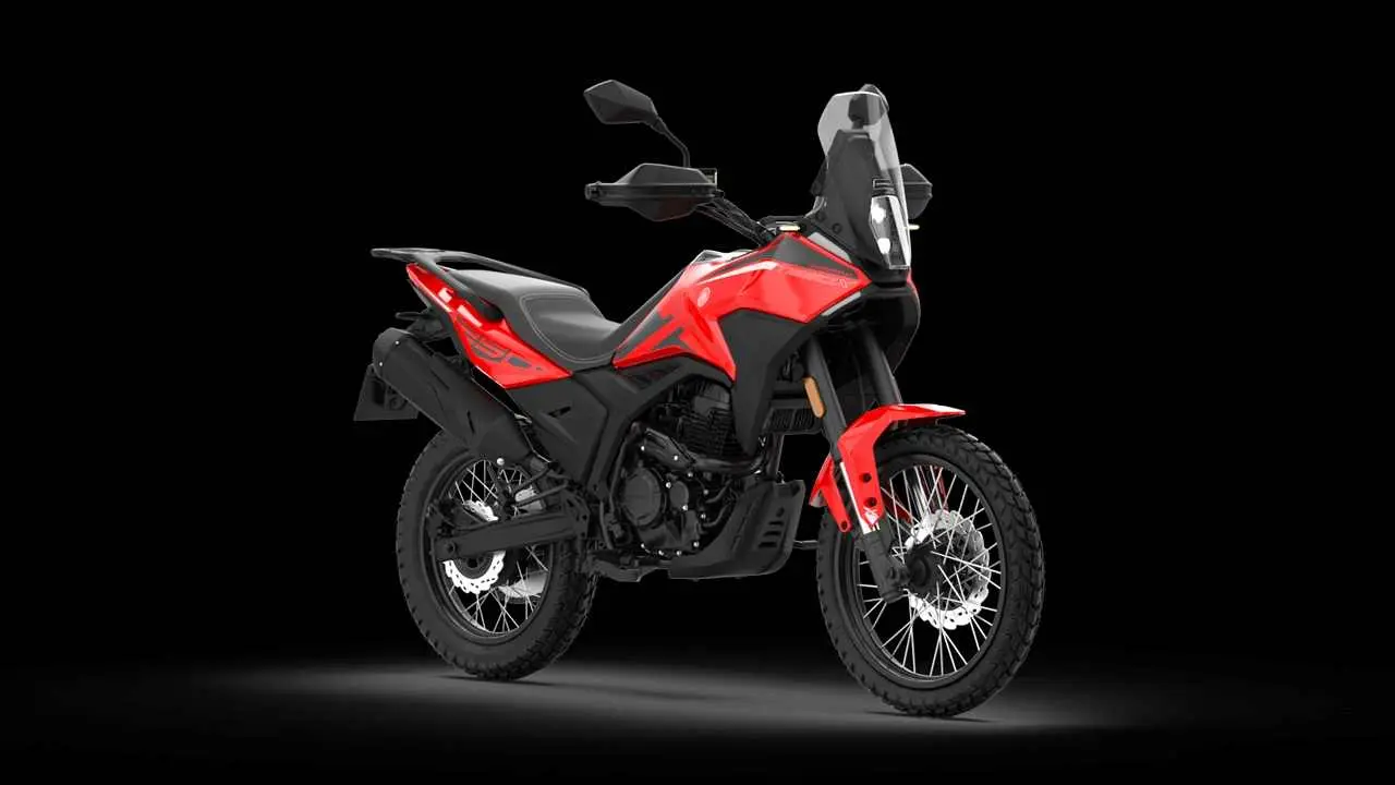 La nueva moto italiana es ideal para uso on y off road.