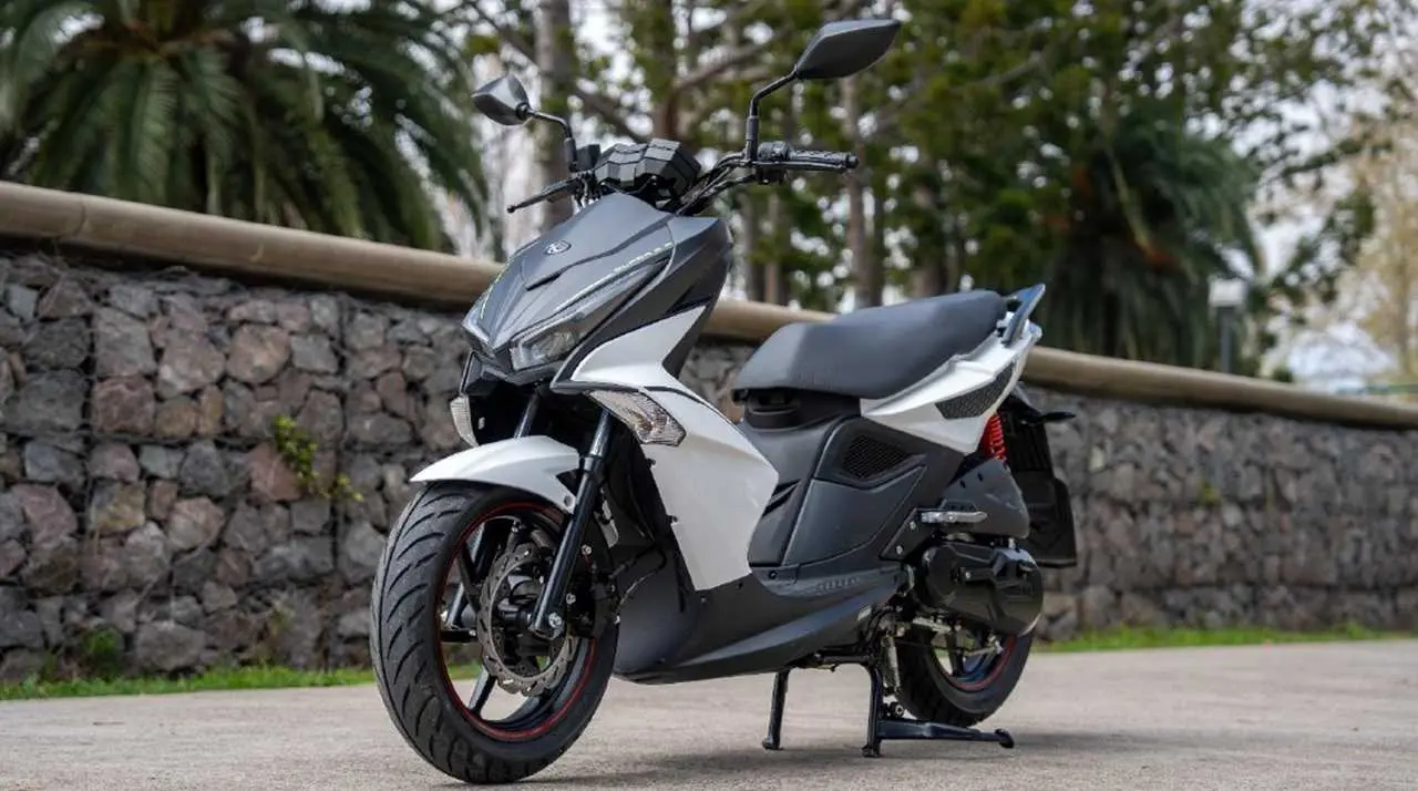 La nueva moto de 150 cc es práctica para el uso urbano.