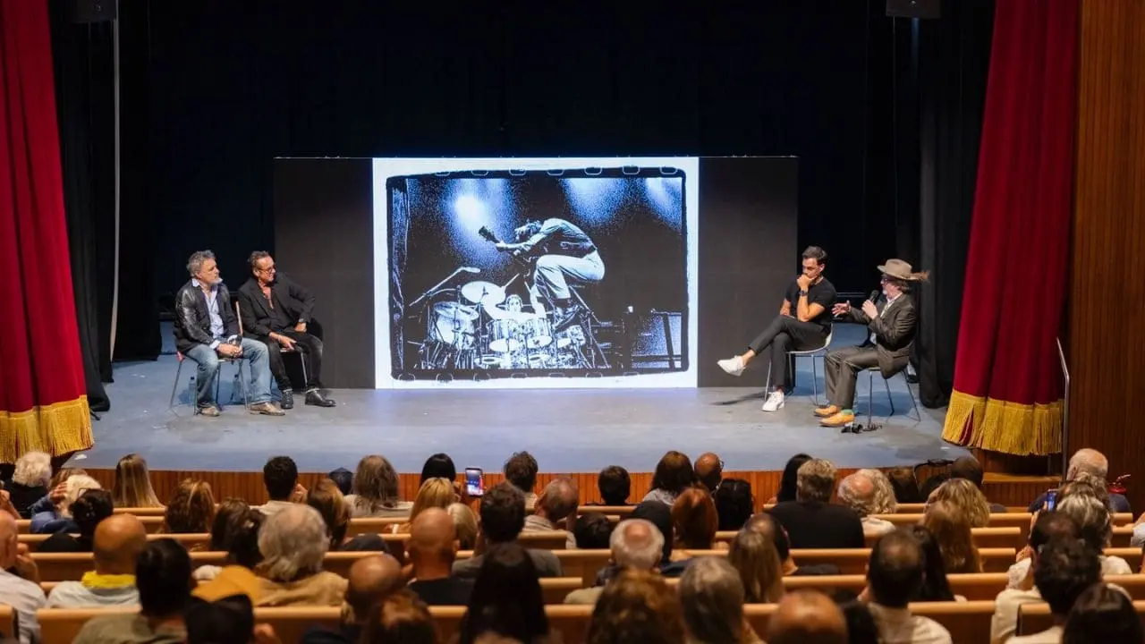 Ross Halfin presentó Deadman junto a Jorge Corcho Rodríguez en Punta del Este