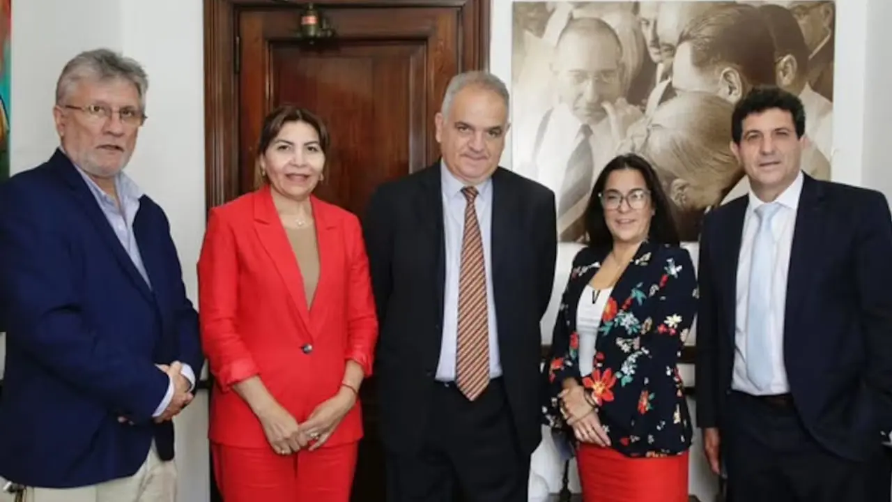 Guillermo Andrada (a la izquierda), Sandra Mendoza y Carolina Moisés romperían con el peronismo