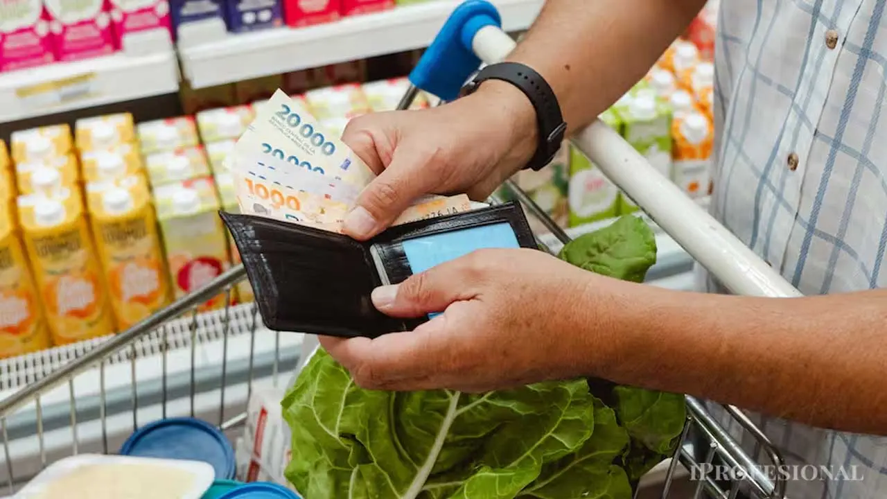 Abril arranca con aumentos en góndolas, mientras el dólar sigue dando algo de aire