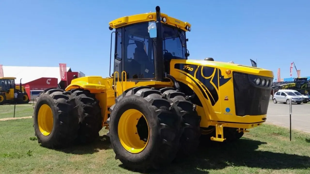 Tractor marca Pauny