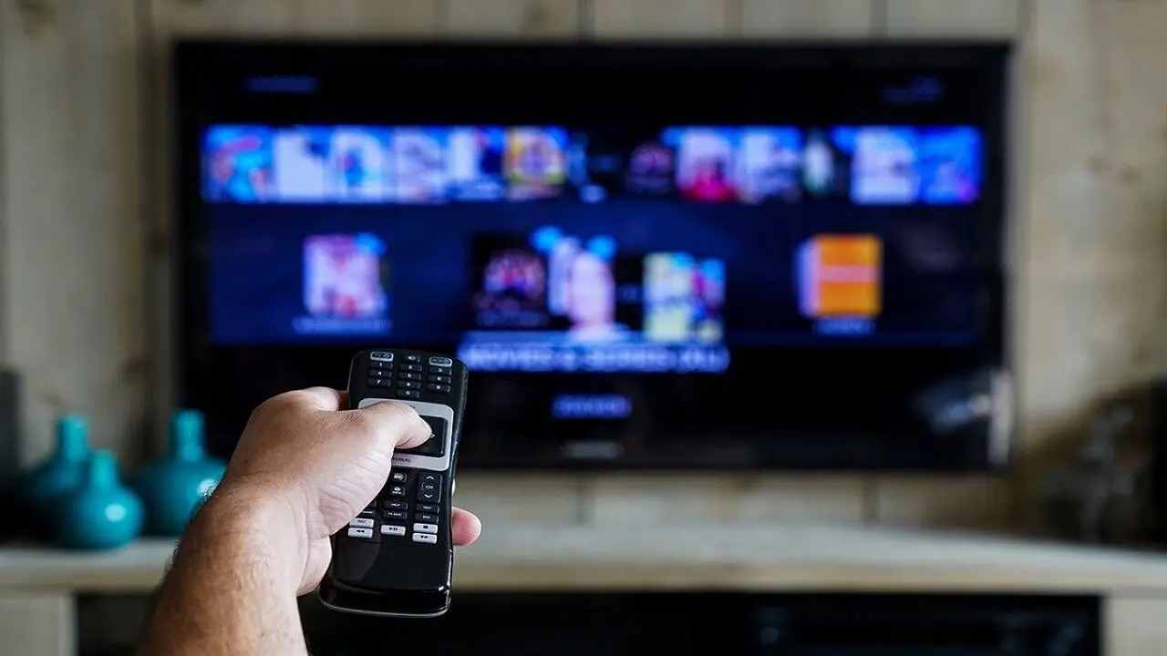 Dejá de tirar plata con el truco legal para ver TV gratis en 2026
