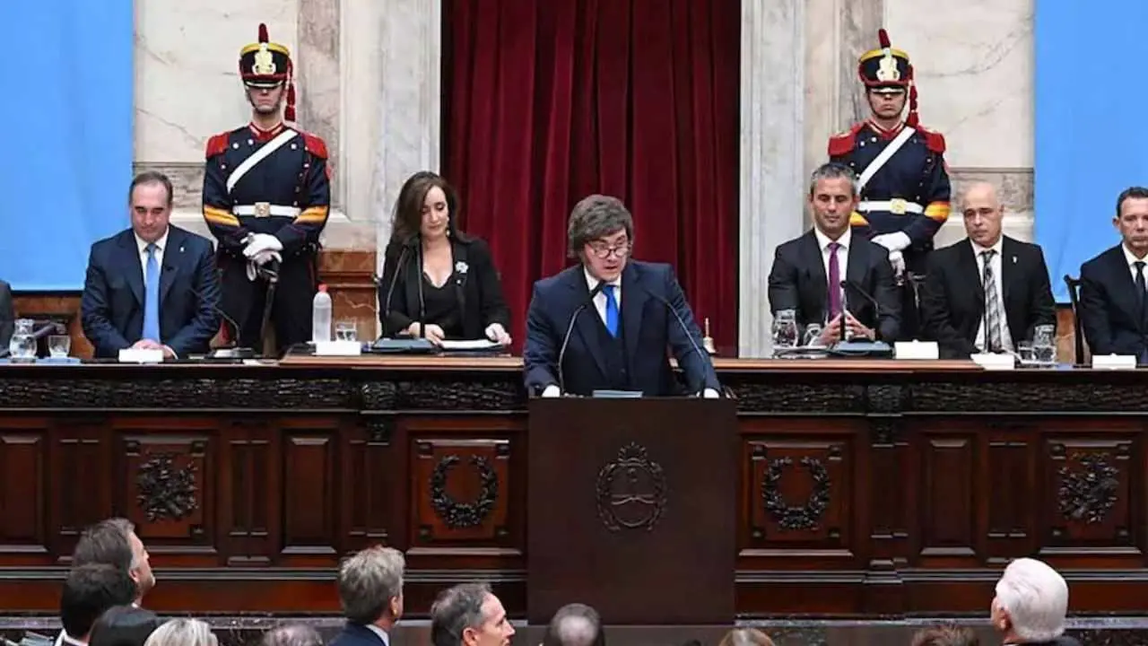 Milei vuelve a la furia "anti casta", con la mira en su reelección: la reforma más importante que prometió