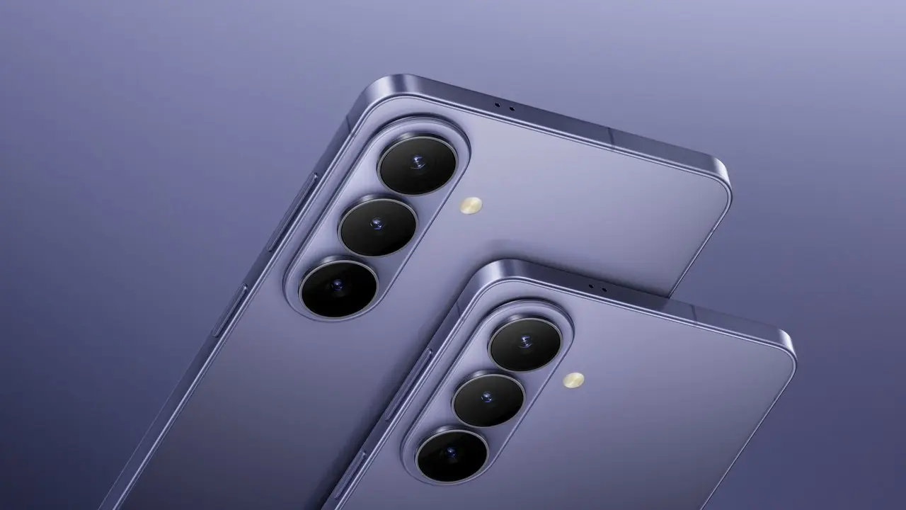 Dos celulares Samsung grises que se ven solo la mitad