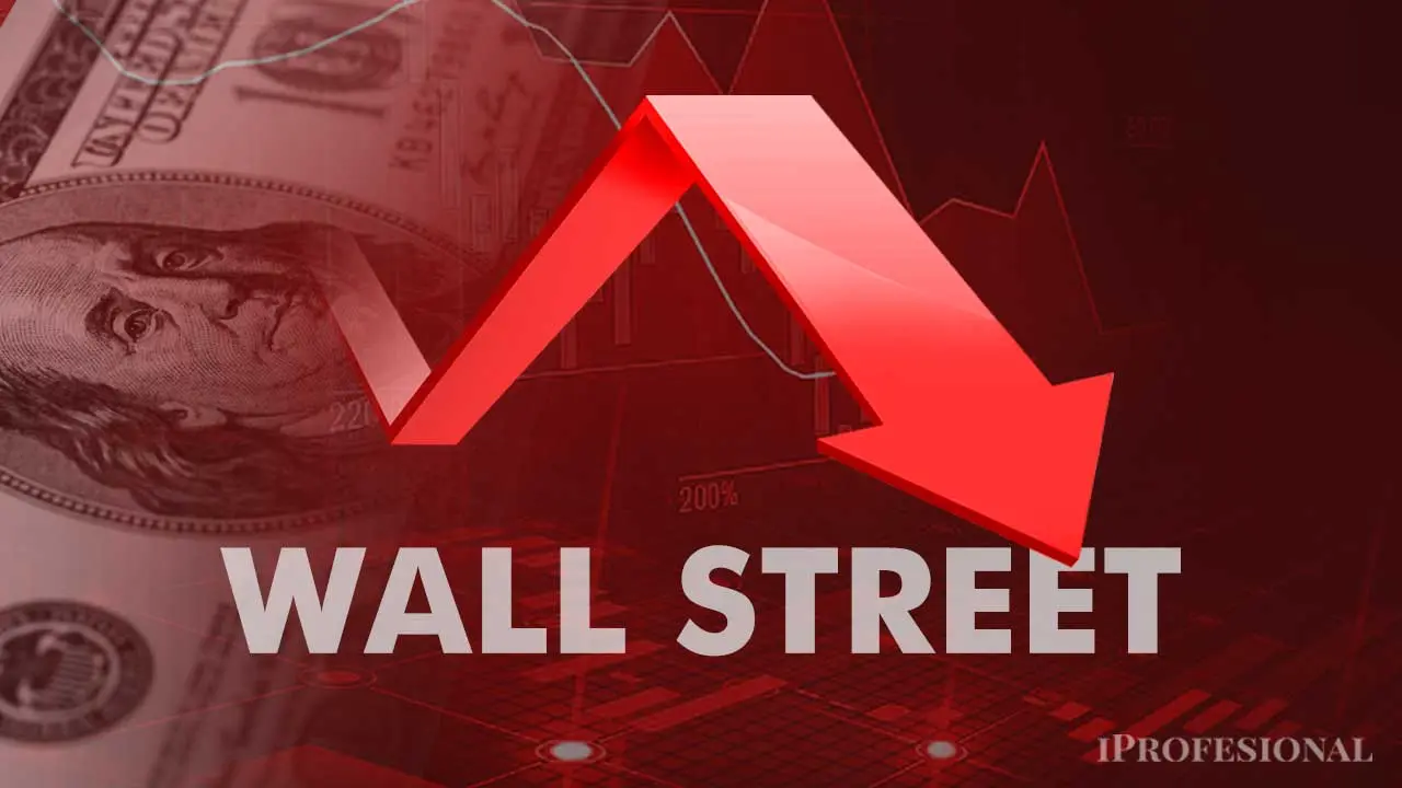 Billete de 100 dólares en rojo con una gran flecha hacia abajo y la palabra Wall Street. En la parte inferior derecha el logo de iProfesional