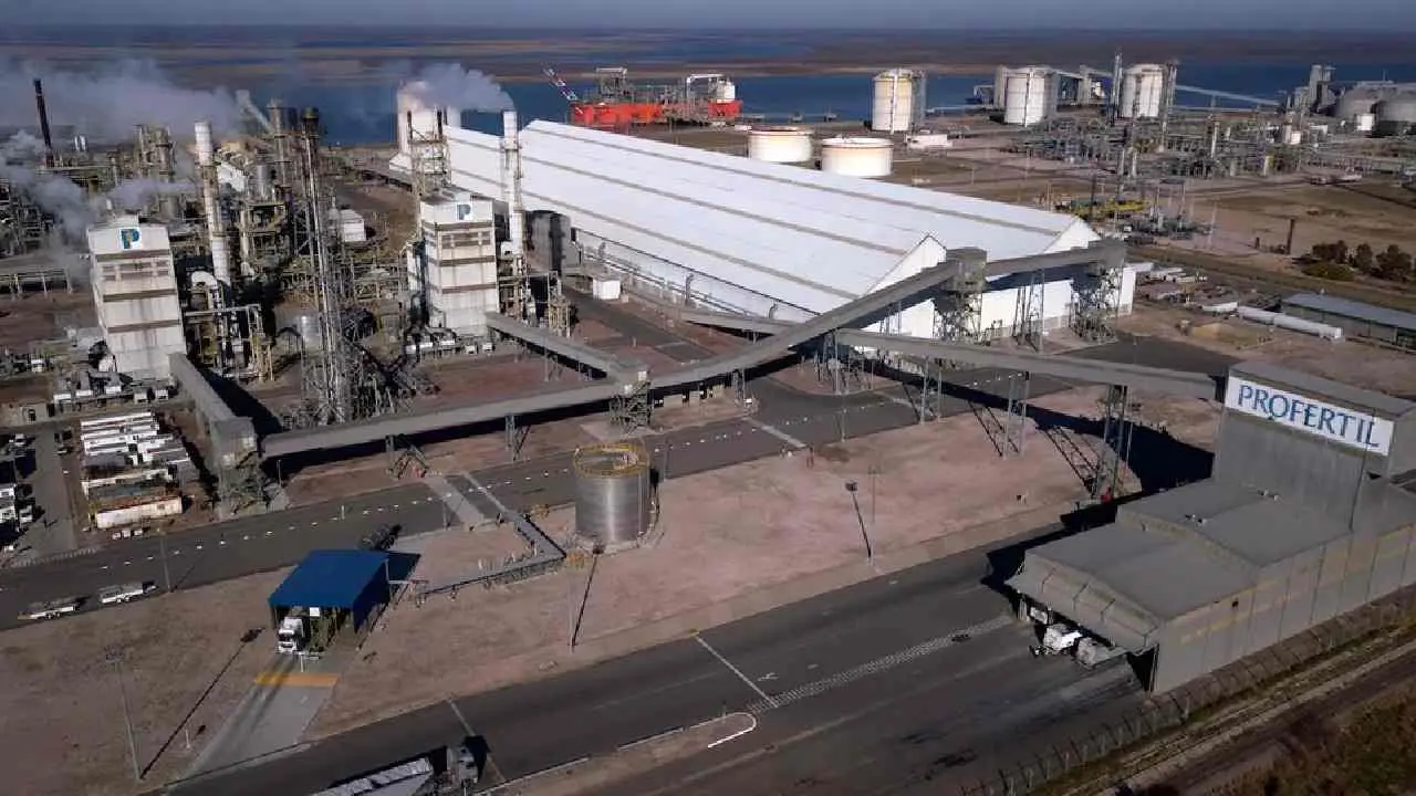 Inversión récord: Adecoagro inyectará u$s2.000 millones para duplicar planta de fertilizantes comprada a YPF