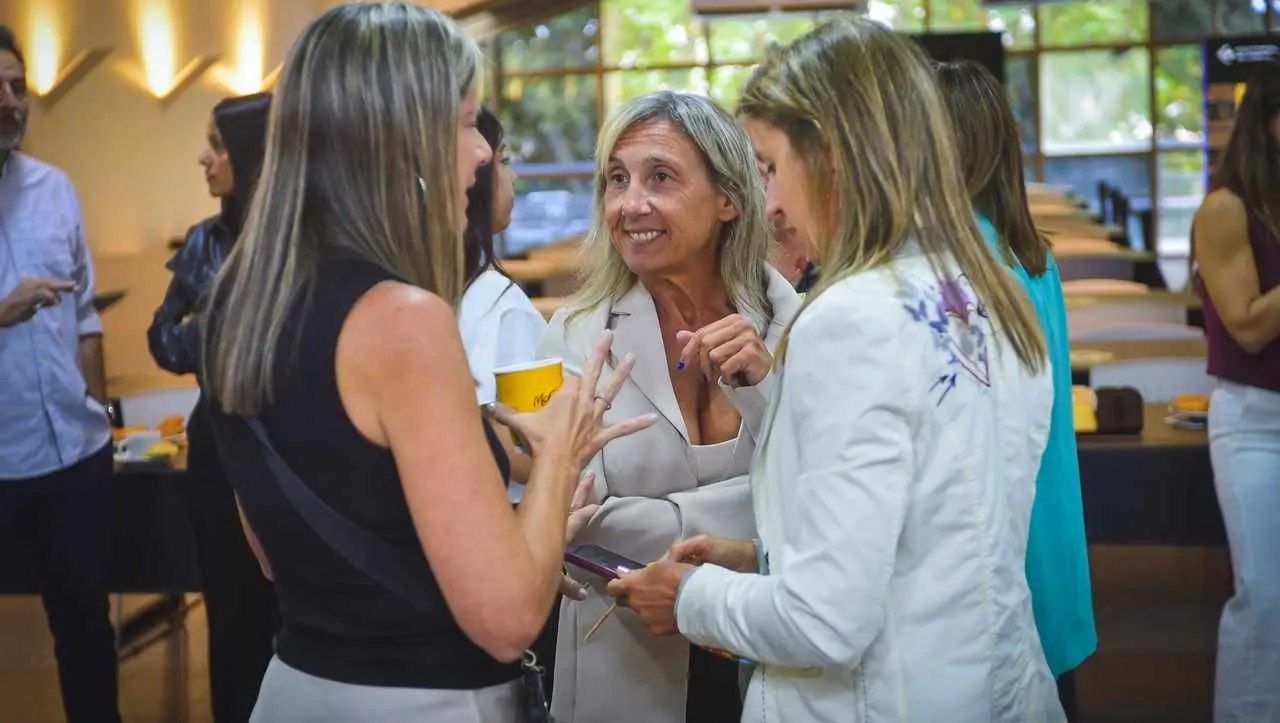 Con Soledad Bereciartúa, directora de Stellantis y Jimena Olazar, de Mujeres al Volante.