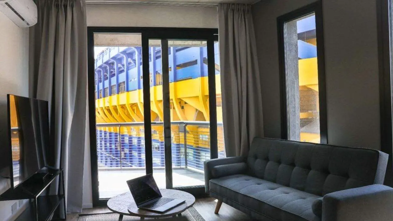 La habitación con vista directa a la Bombonera