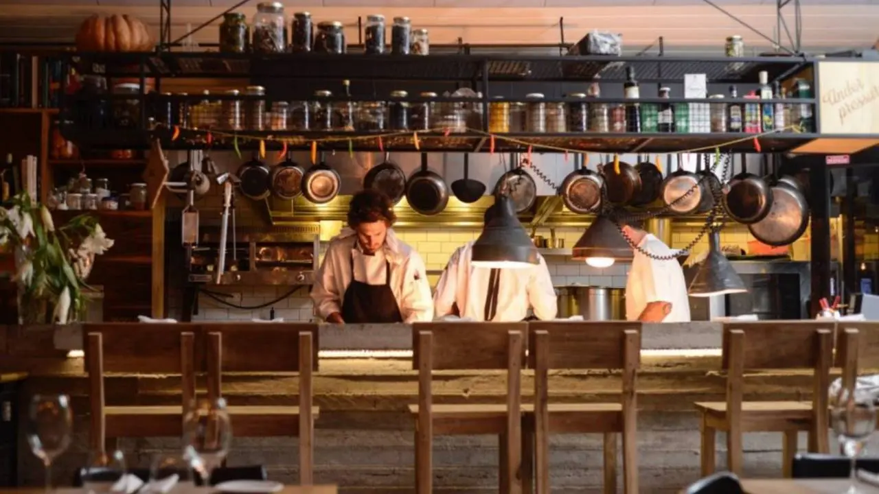 Alo’s Bistro ofrece una cocina moderna que combina producto local con técnicas globales