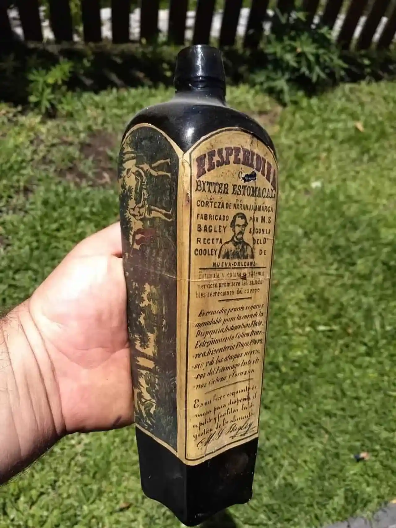 Antigua botella de Hesperidinia