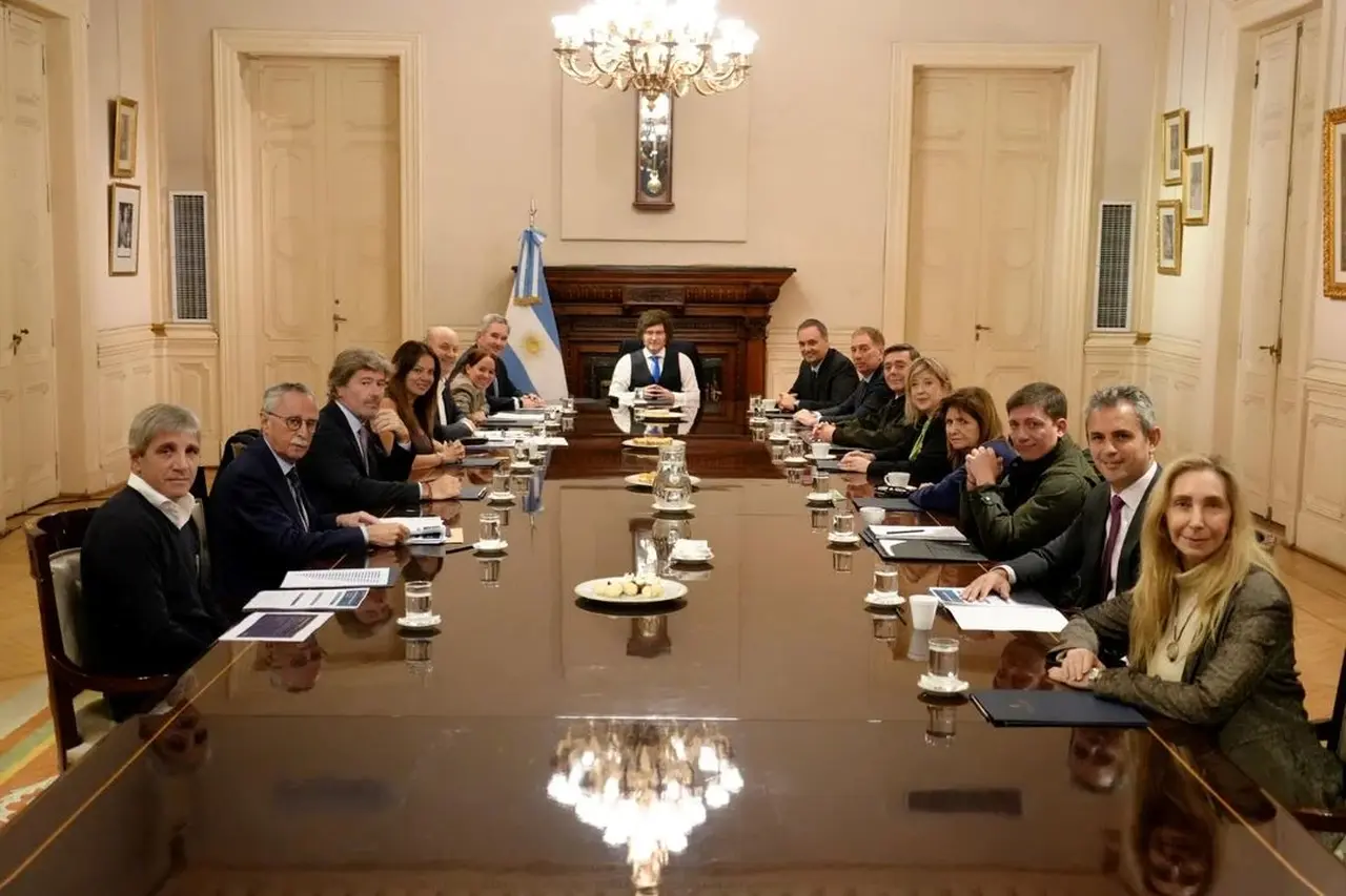 Javier Milei reunió a todo el Gabinete mientras avanza la investigación judicial contra Manuel Adorni