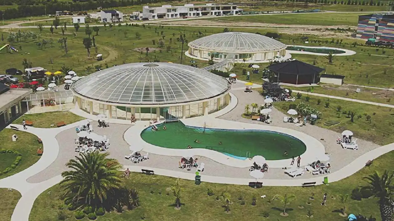 Las Termas de Dolores se ubican a poco más de 200 kilómetros