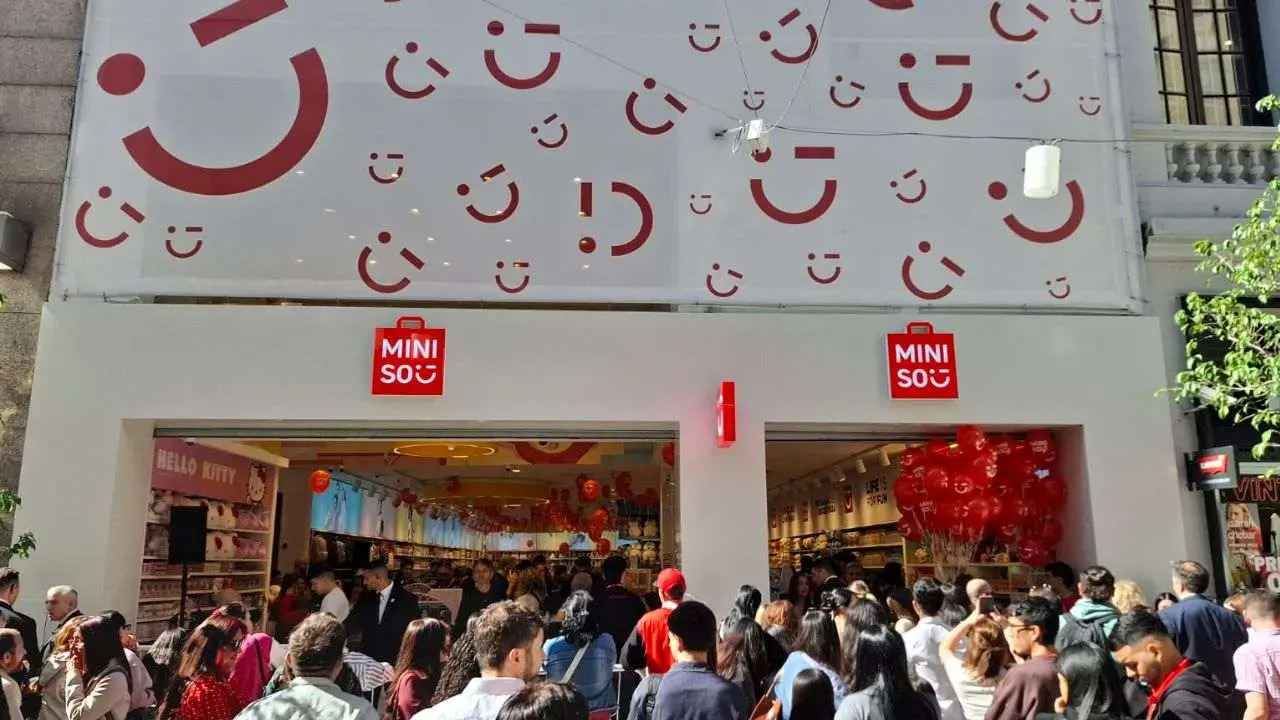 Miniso abrió su primer local en el país en la peatonal Florida