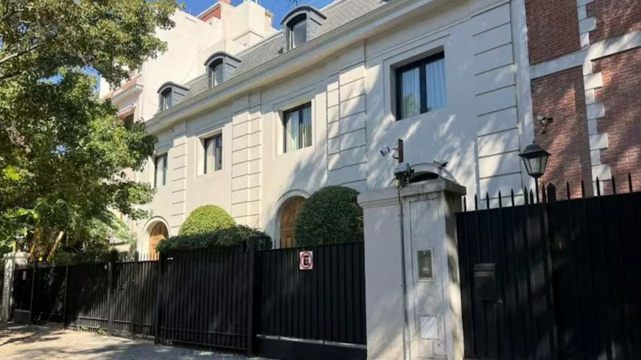 La mansión que el magnate compró en Barrio Parque por u$s12 millones