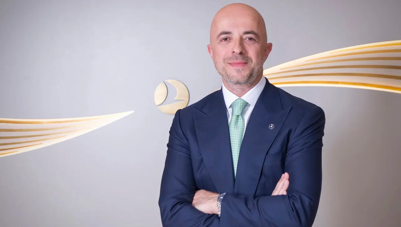 Ahmet OlmuÅtur, CEO de Turkish Airlines