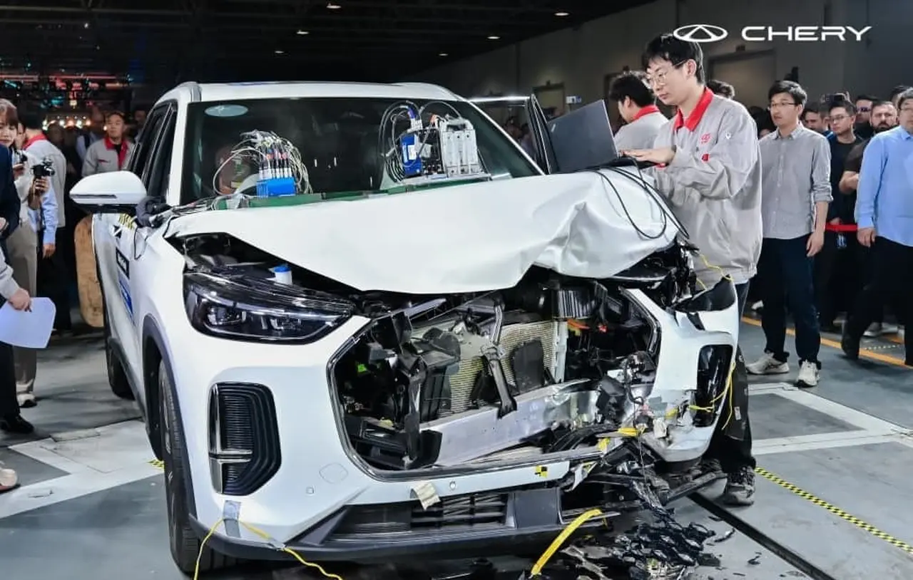 Durante la Cumbre Empresarial Global Chery, el modelo fue exhibido y probado públicamente.