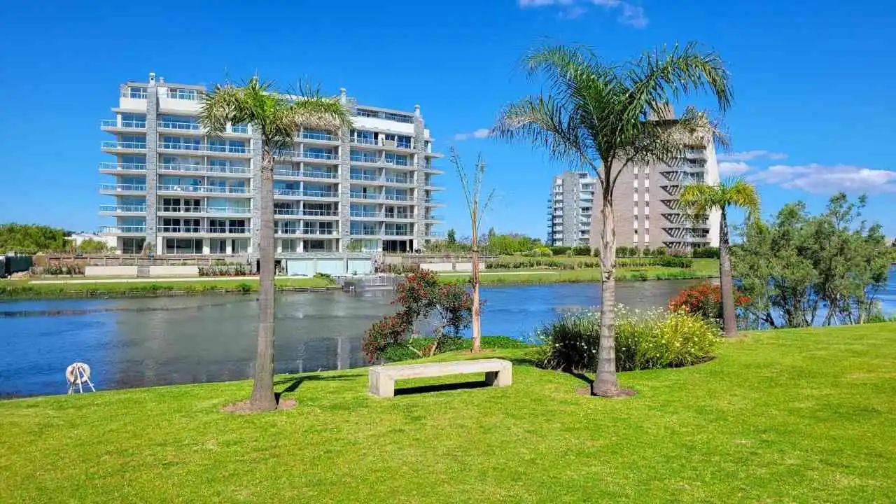 Departamentos de 2 ambientes en Nordelta, de unos 50 m² con cochera, entre u$s150.000 y u$s180.000.