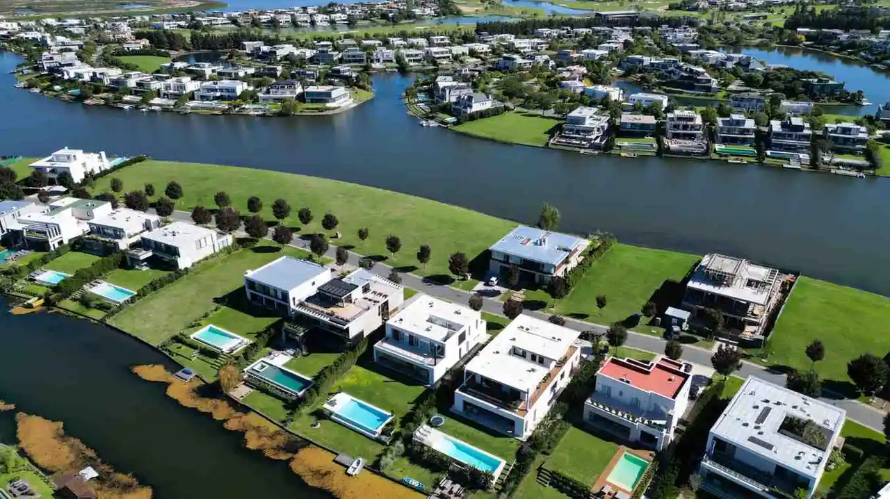 En barrios como La Isla, Los Castores o Lagos del Golf, las expensas pueden alcanzar hasta $8.500.00