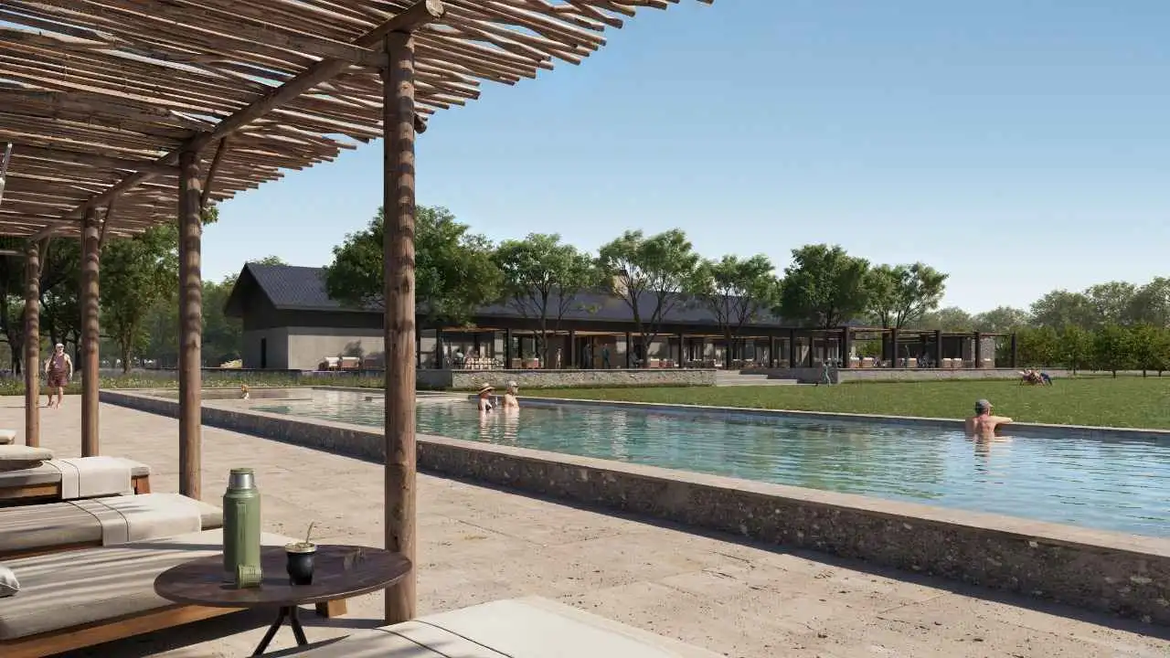Tendrá canchas de fútbol, pádel, tenis, piscina, laguna y senderos ecuestres