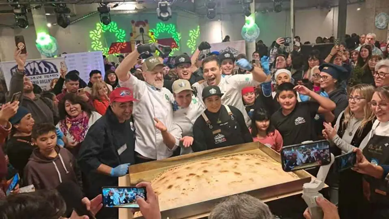 La empanada más grande del mundo es Argentina y fue hecha en Esquel
