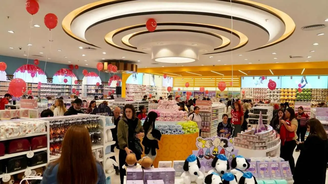 Miniso abrió su segundo local en Buenos Aires y hubo una multitud de fanáticos