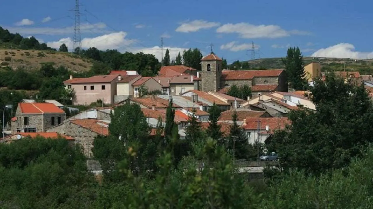 Todo en un entorno natural de montaña, a solo 91 kilómetros de la capital española.