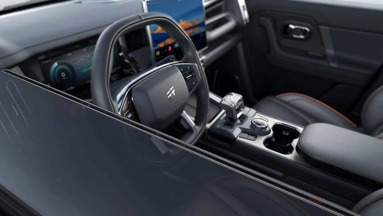 El SUV tiene mucha tecnología, con grandes pantallas.