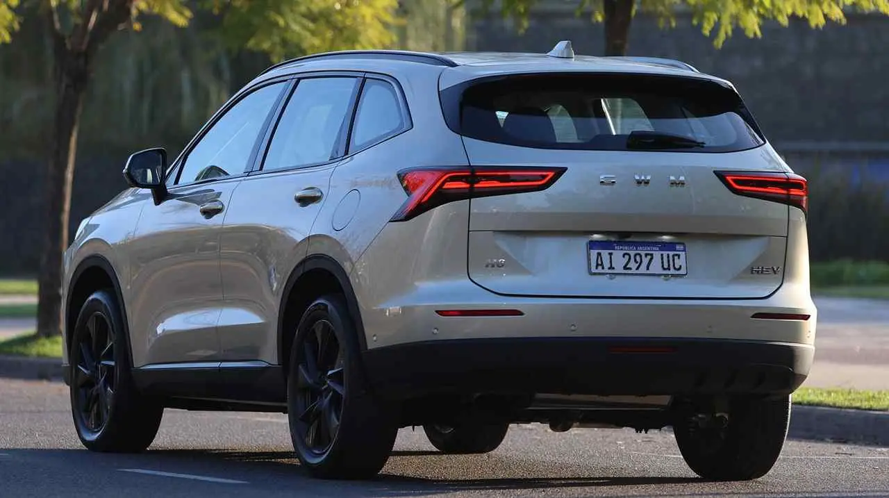 El SUV sumó atrás el logo de GWM, el grupo al que pertenece.