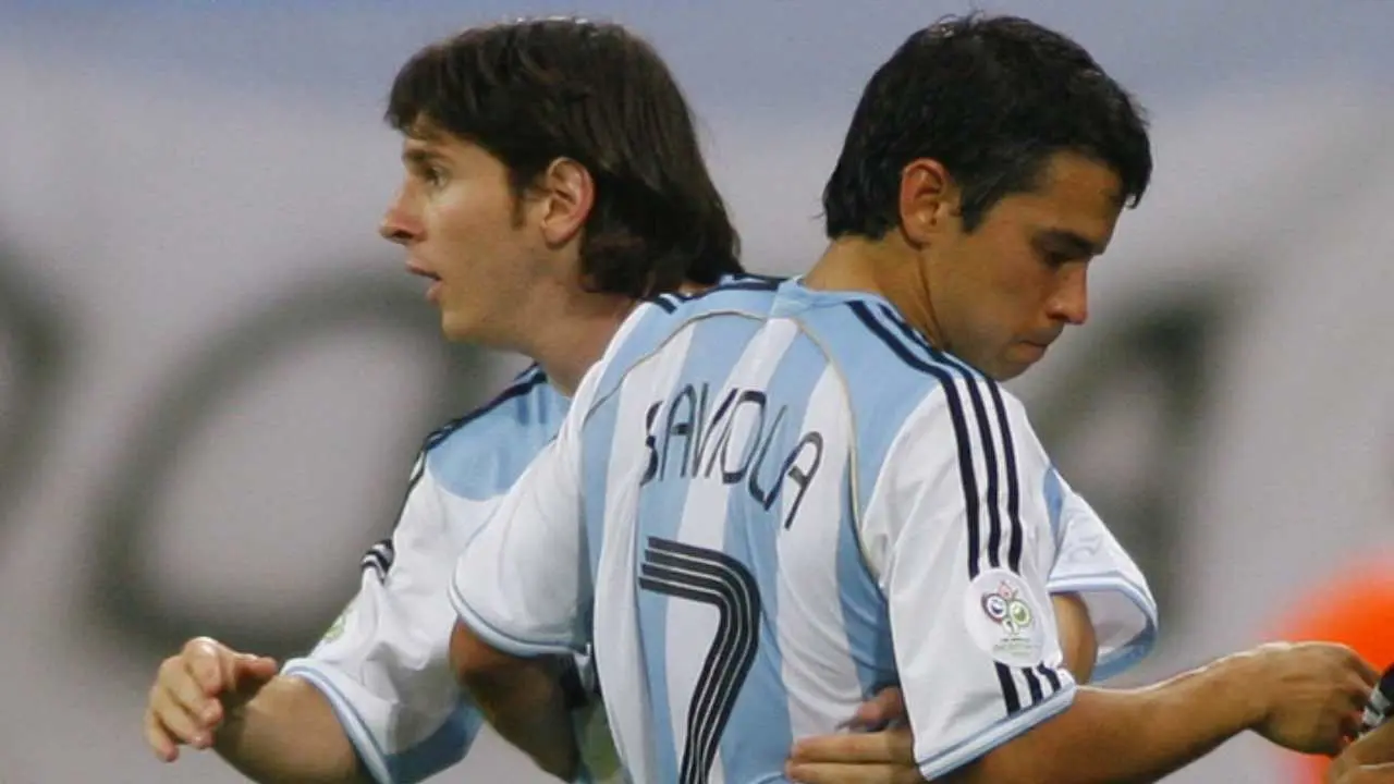 Javier Saviola, siendo reemplazado por Lionel Messi en el Mundial 2006: fue en 8vos de final