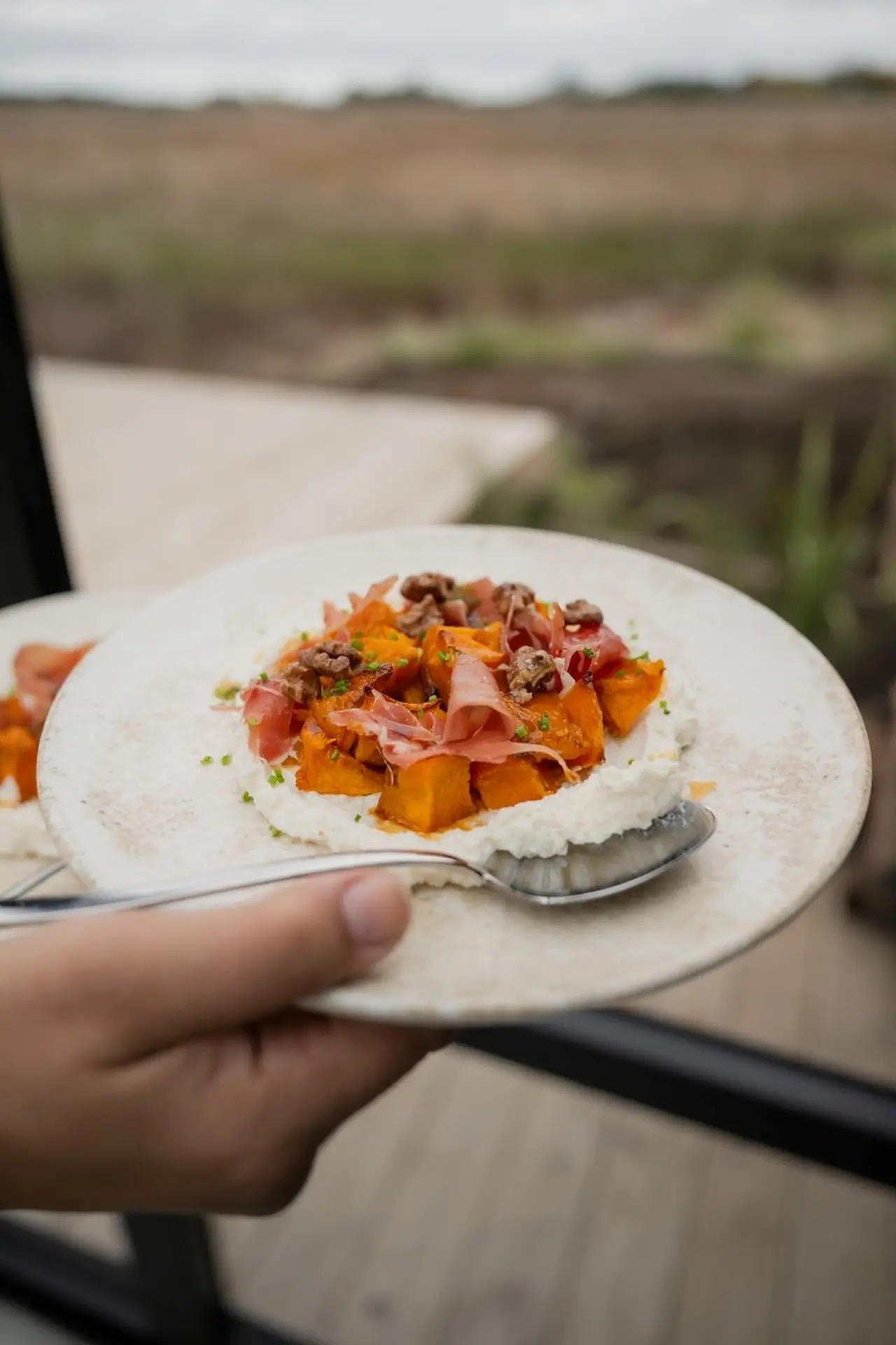 La idea es que la copa y el plato se potencien mutuamente