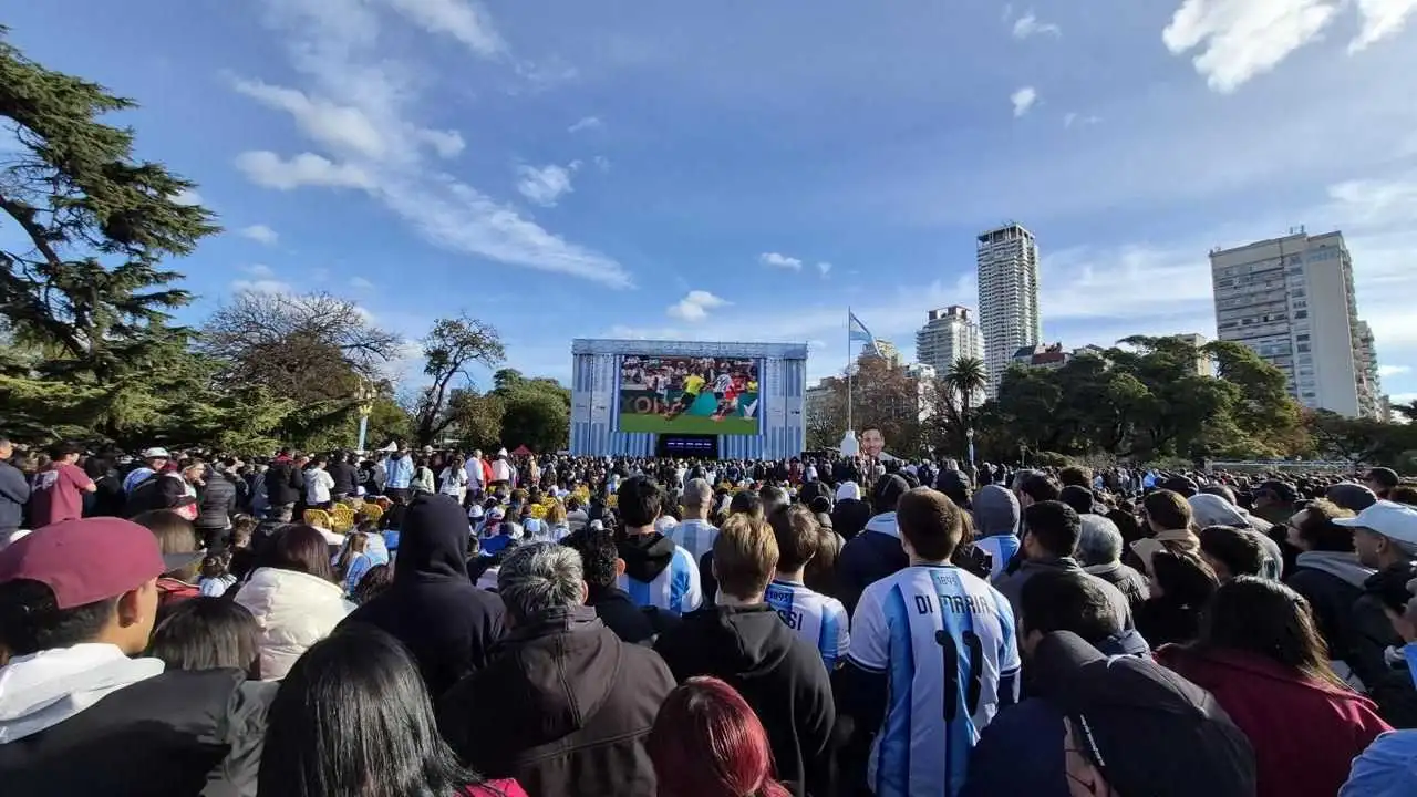 El Fan Fest de Plaza Seeber en Palermo volverá a transmitir en pantalla gigante a la Selección Argen