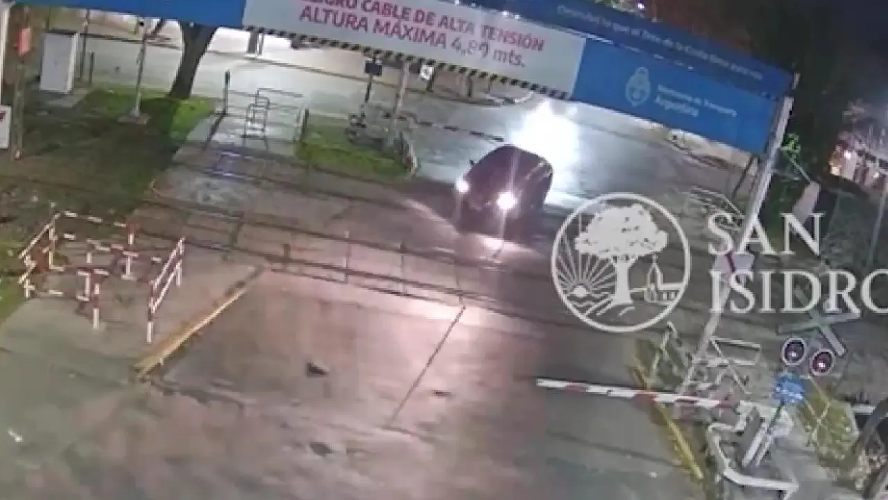 VIDEO | Así fue el accidente de Ernestina Pais cruzando las vías del tren