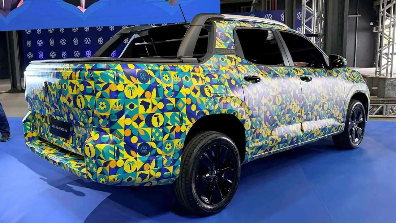 La nueva camioneta se sigue mostrando antes de llegar al mercado.