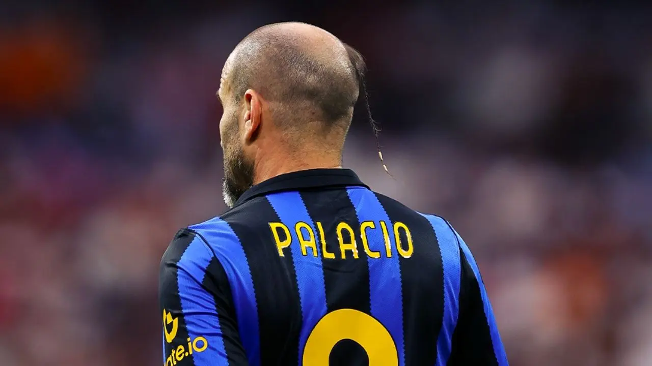 Rodrigo Palacio, con las leyendas del Inter de Milán y el peinado que lució durante toda su carrera