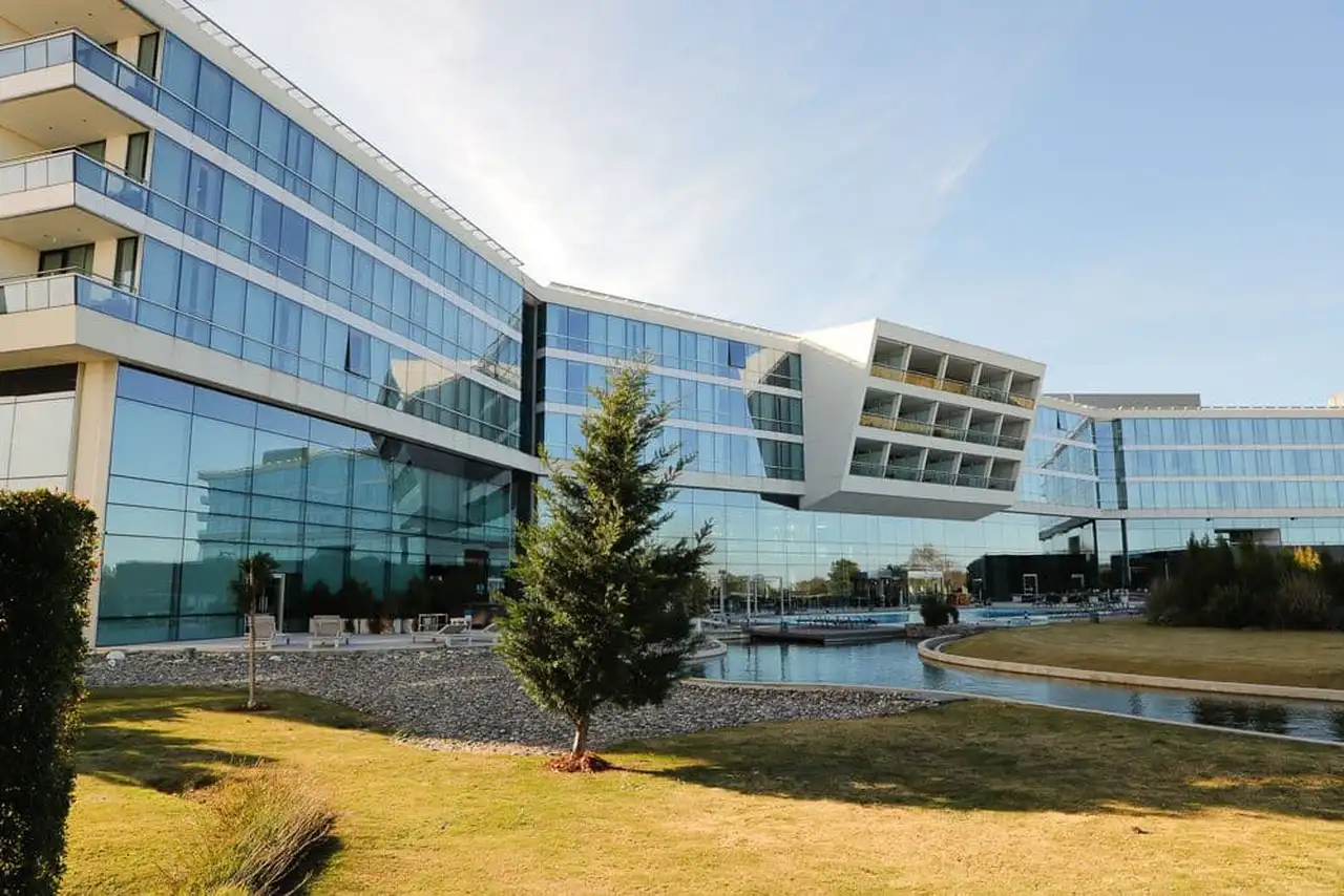 Hilton Pilar