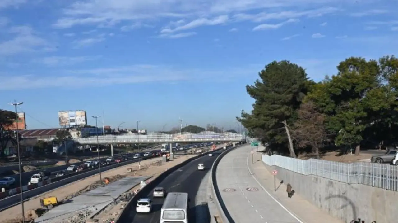 Las dos colectoras de la Autopista Dellepiane
