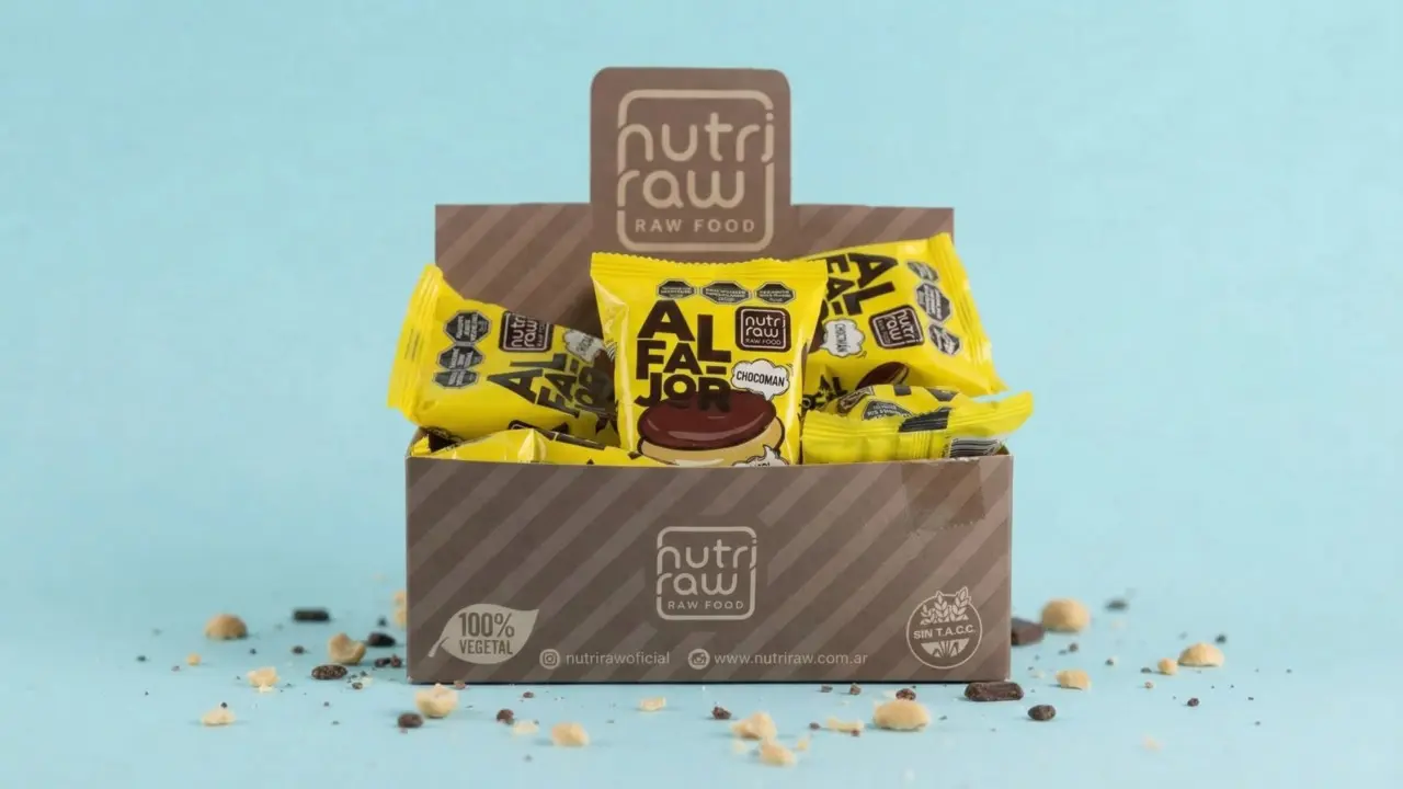 Los alfajores son el producto estrella de Nutriraw y la planta puede elaborar 10.000 por día