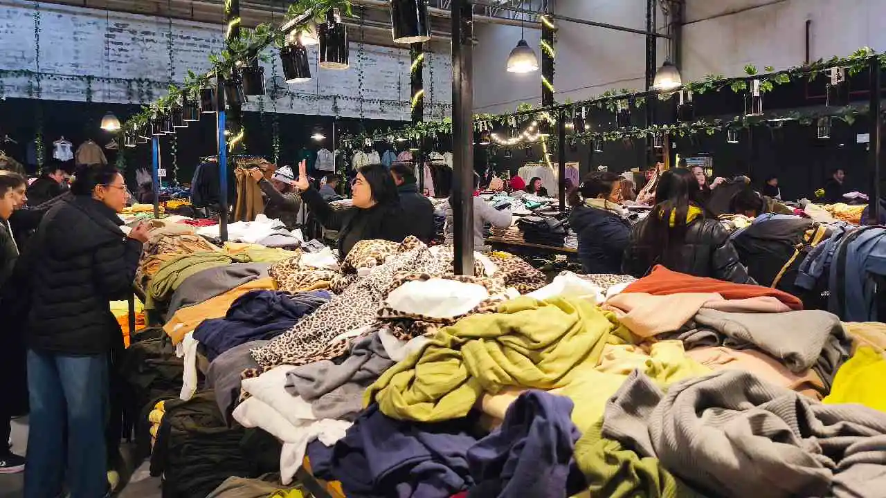 El outlet de Ropa Lenic, punto de encuentro para compras minoristas y