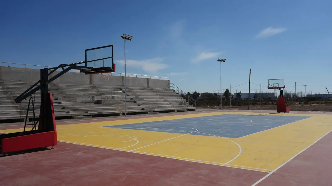 Nuevo polideportivo en Mendoza:Algunas de las canchas exteriores ya están en proceso de finalización