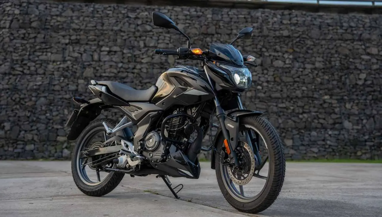 Bajaj Rouser 150. Imagen de archivo.