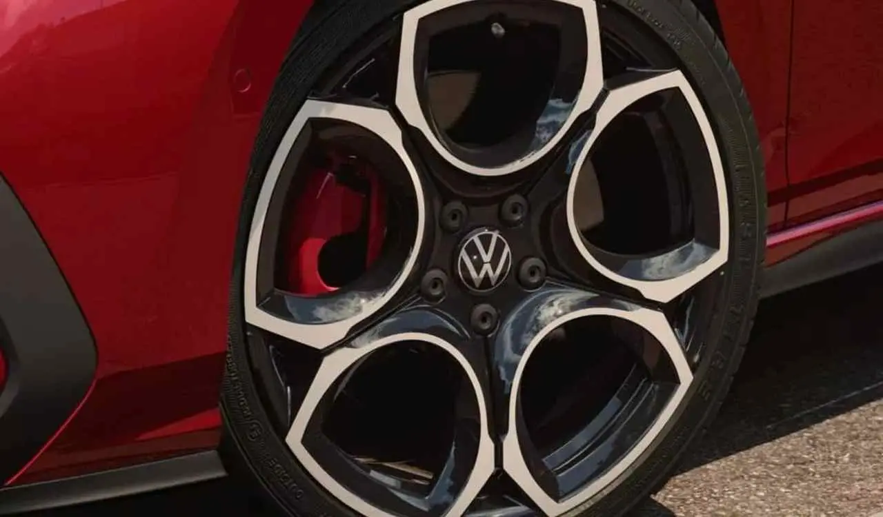 Llanta del Volkswagen Golf GTI. Foto oficial.