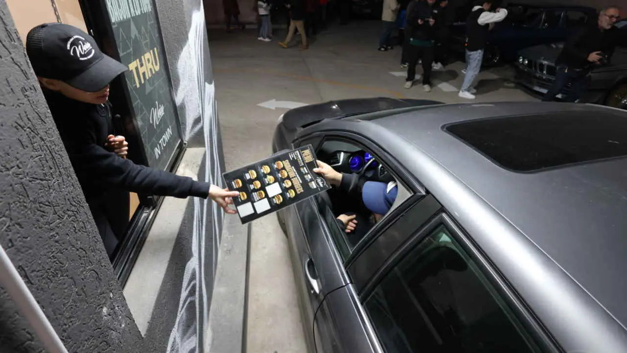 Auto Weiss Canning, atención desde el auto