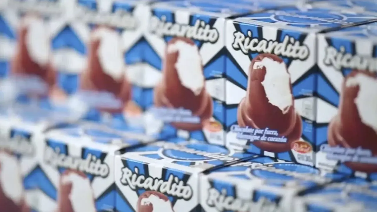 Ricardito, la golosina con corazón de merengue que llega a Argentina.