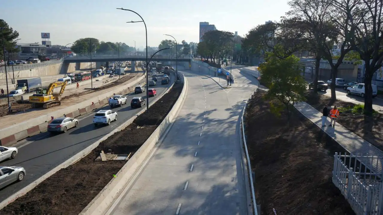 Terminaron las dos colectoras en la obra de la autopista que cambiará el ingreso a Capital